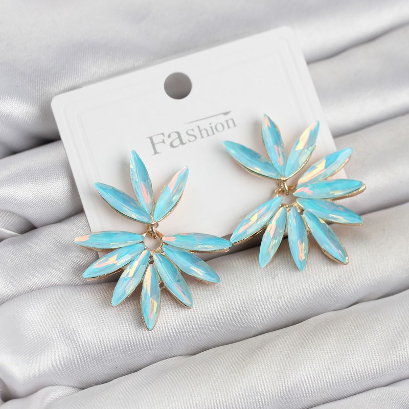 Buz Mavisi Renk Kristal Taşlı Lotus Model Kadın Küpe