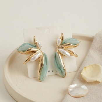 Buz Mavisi Renk Lotus Yaprak Model Kadın Küpe
