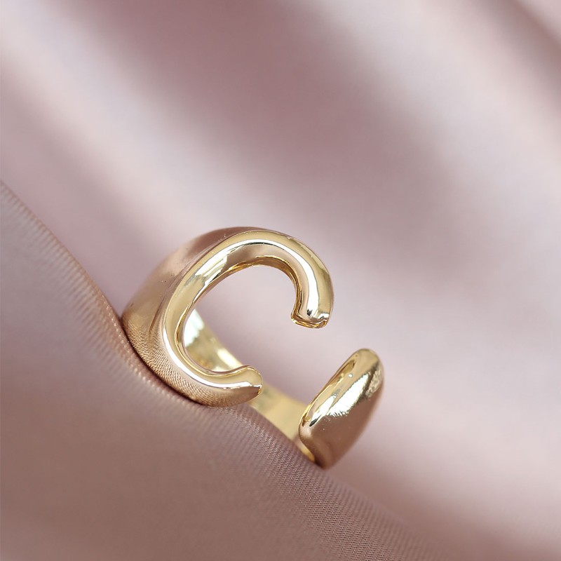 C Harfli Altın Renk Ayarlamalı Metal Kadın Yüzük