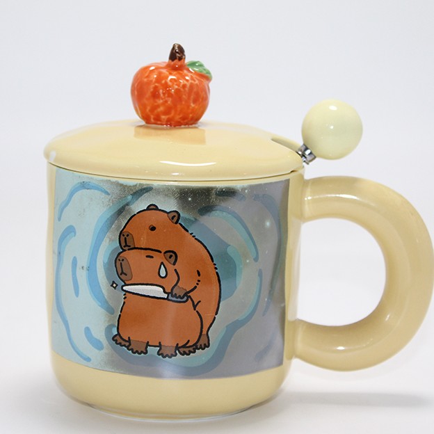 Capybara Desenli Kapaklı Kaşıklı Porselen Kupa Bardak 