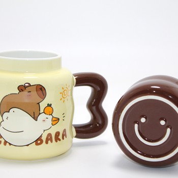 Capybara Tasarımlı Isı Muhafazalı Kapaklı Porselen Bardak