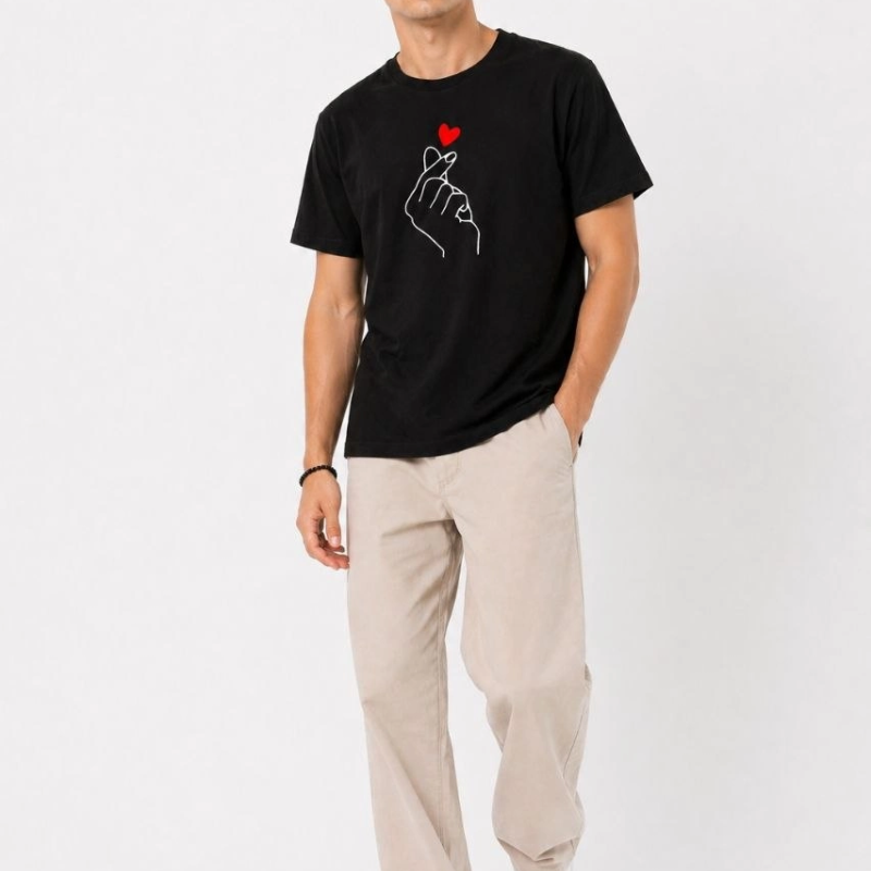 Erkek Kore Parmak Kalp Aşk Temalı Minimal Baskılı Tişört Yazlık Kısa Kol T-Shirt - Siyah