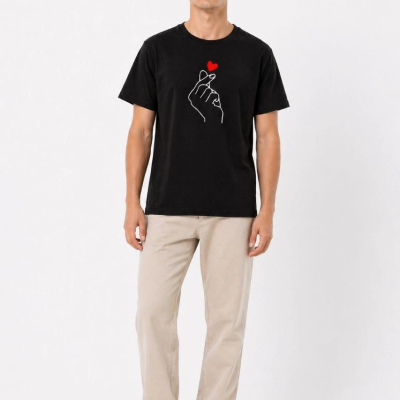 Erkek Kore Parmak Kalp Aşk Temalı Minimal Baskılı Tişört Yazlık Kısa Kol T-Shirt - Siyah