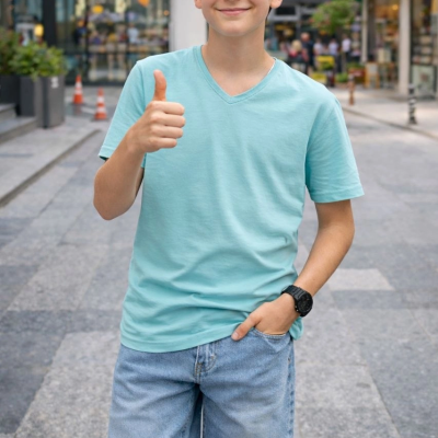 Genç Erkek Çocuk V Yaka Tişört Model - Turkuvaz