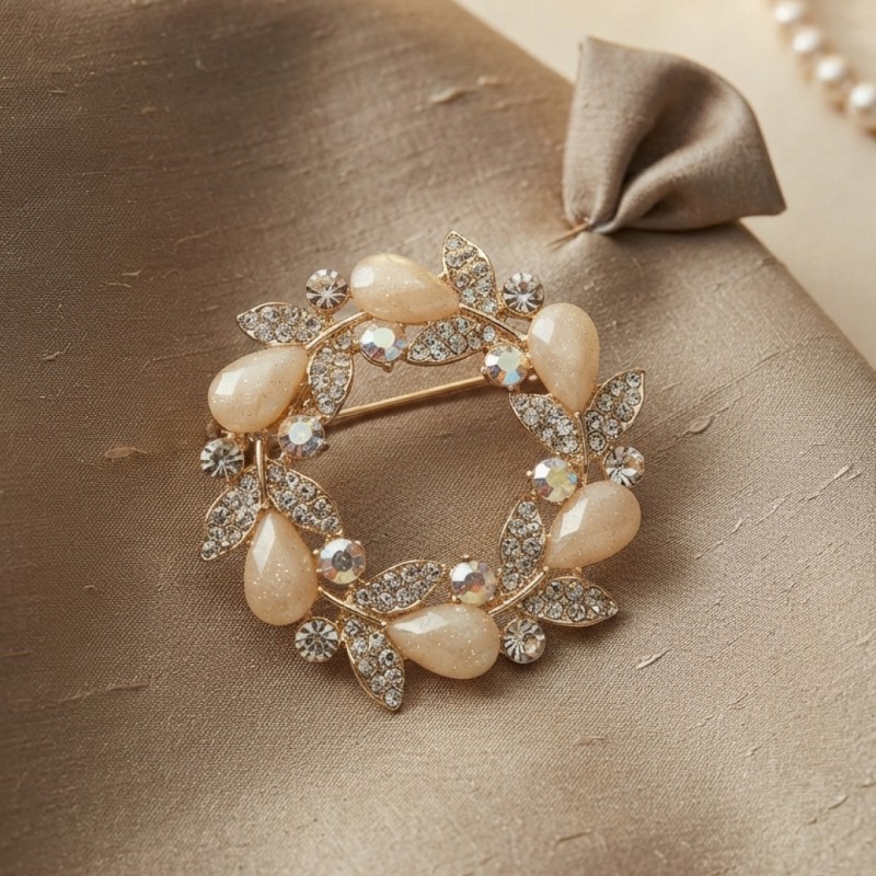 Gold Krem Detaylı Zirkon Taşlı Broş