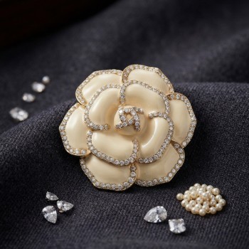 Gold Krem Renk Zirkon Taşlı Gül Model Broş