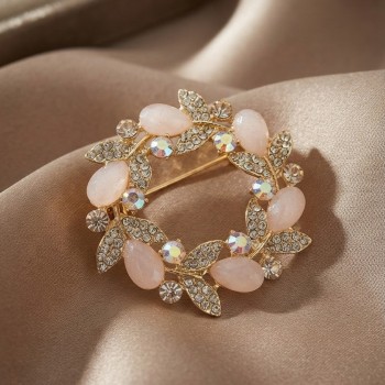 Gold Pembe Detaylı Zirkon Taşlı Broş