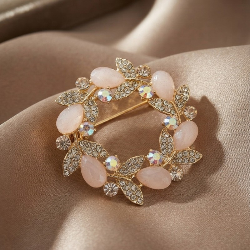 Gold Pembe Detaylı Zirkon Taşlı Broş