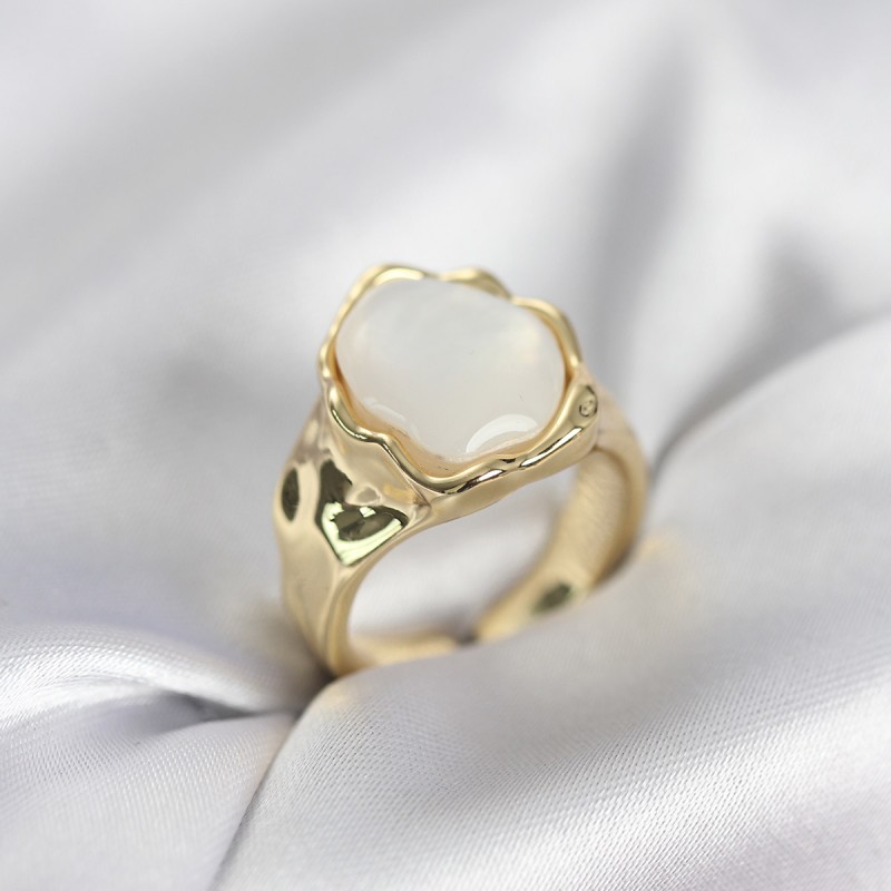 Gold Renk Beyaz Taşlı Vintage Kadın Yüzük