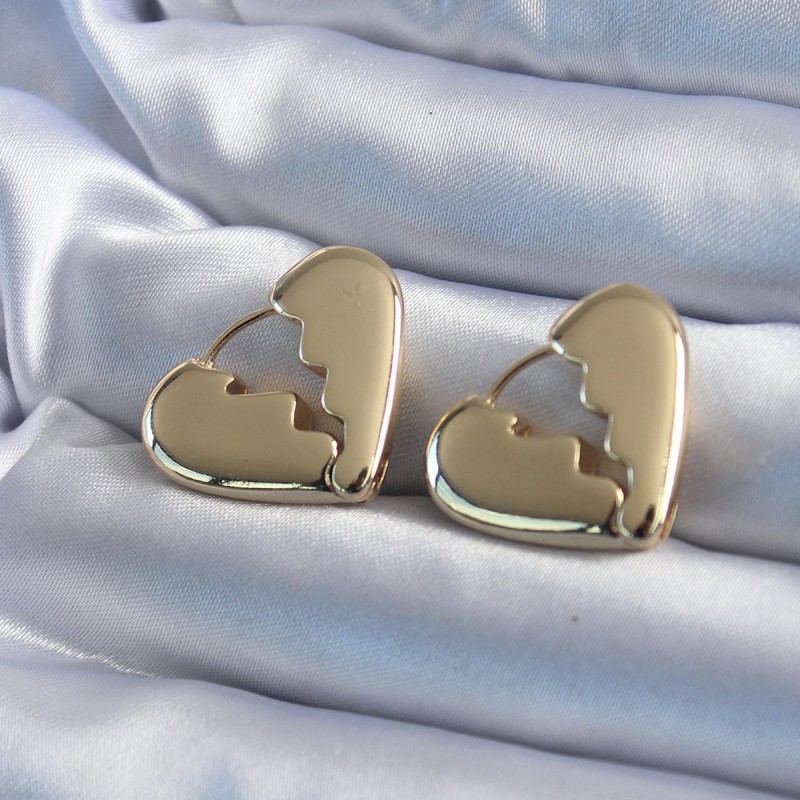 Gold Renk Kırık Kalp Model Pirinç Kadın Küpe