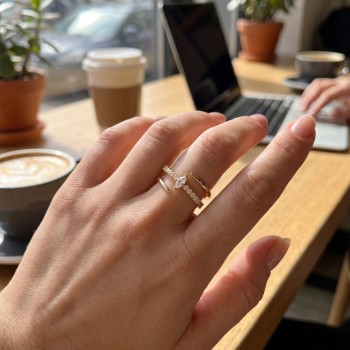 Gold Renk Kuyruklu Çift Sıra Taşlı Model Kadın Yüzük