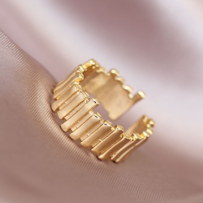 Gold Renk Metal Ayarlamalı Kadın Yüzük