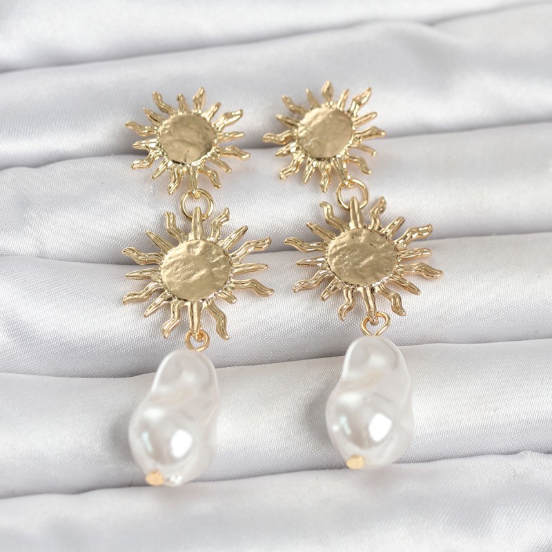 Gold Renk Pirinç Güneş Model Detaylı Kadın Küpe
