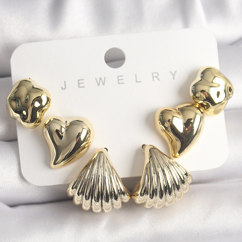 Gold Renk Yonca Kalp Deniz Kabuğu Figür CCB Kadın Küpe Seti