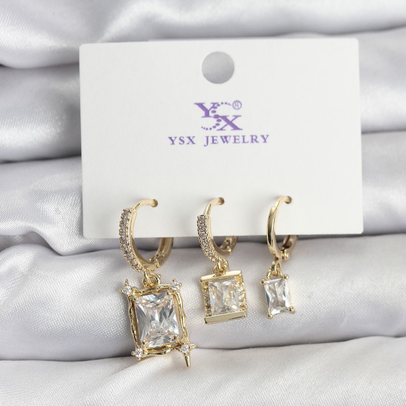 Gold Renk Zirkon Taşlı Kadın Küpe