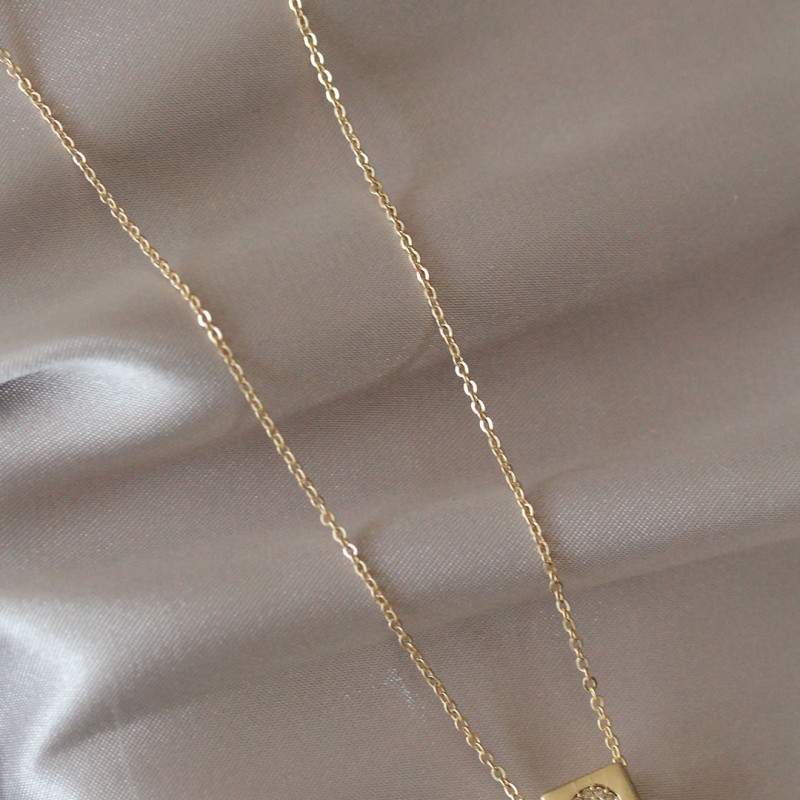 Gold Renk Zirkon Taşlı Küp Model C Harfli Kolye