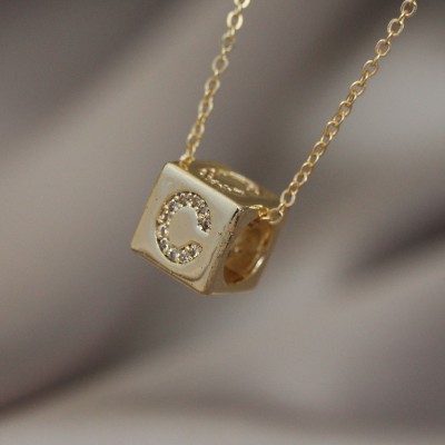 Gold Renk Zirkon Taşlı Küp Model C Harfli Kolye