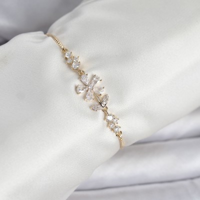 Gold Renk Zirkon Taşlı Papatya Model Asansörlü Kadın Bileklik