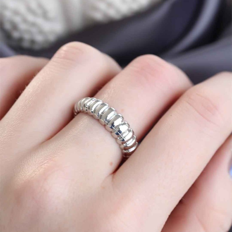 Gümüş Renk Ayarlamalı Burgu Kadın Yüzük