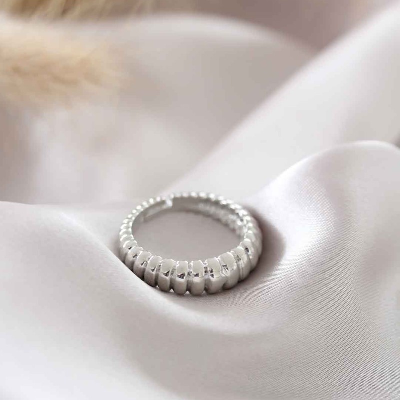 Gümüş Renk Ayarlamalı Burgu Kadın Yüzük