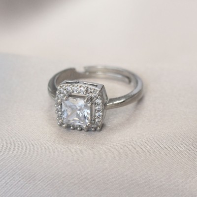 Gümüş Renk Baget ve Zirkon Taşlı Kare Yüzük