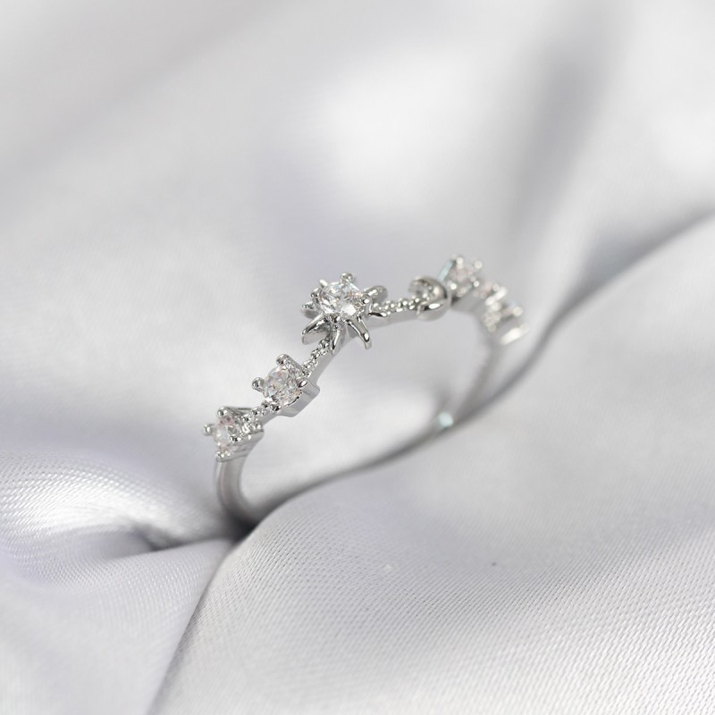 Gümüş Renk Gece Temalı Zirkon Taşlı Kadın Yüzük