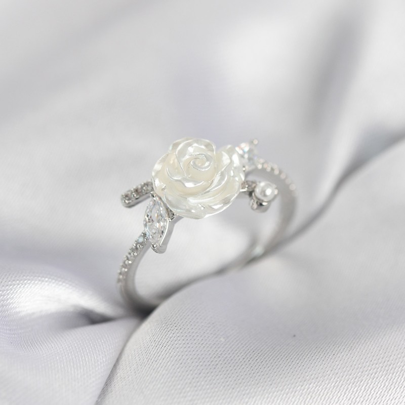 Gümüş Renk Gül Model Zirkon Taşlı Kadın Yüzük