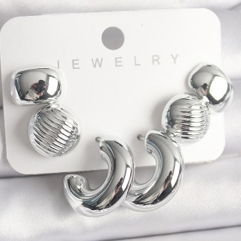 Gümüş Renk İşlemeli Daire Halka Model CCB Platik Kadın Küpe Seti