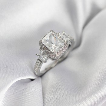 Gümüş Renk Kare Baget Zirkon Taşlı Tek Taş Model Kadın Yüzük