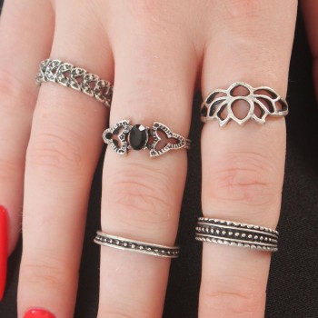 Gümüş Renk Lotus Model Siyah Kristal Taş Detay Kadın Yüzük Kombin