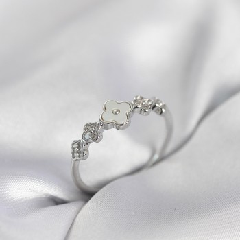 Gümüş Renk Minimal Yonca ve Zirkon Taşlı Kadın Yüzük