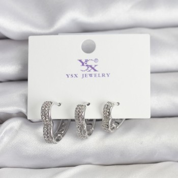 Gümüş Renk Pirinç Zirkon Taşlı Kalpli Kadın Küpe