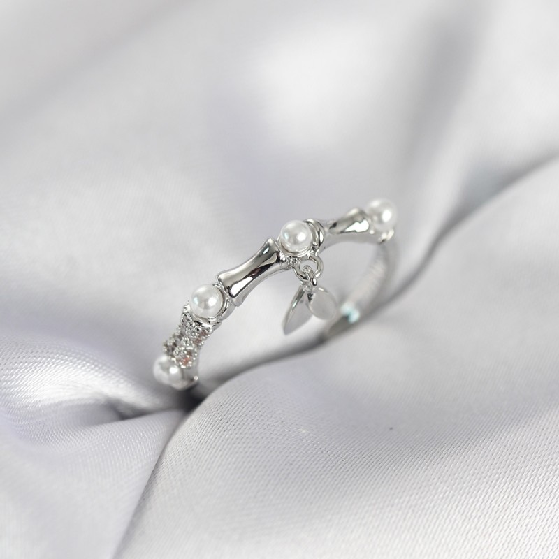 Gümüş Renk Sallantılı Kemik Model Kadın Yüzük