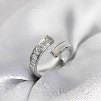 Gümüş Renk Sedefli Baget Zirkon Taşlı Kadın Yüzük