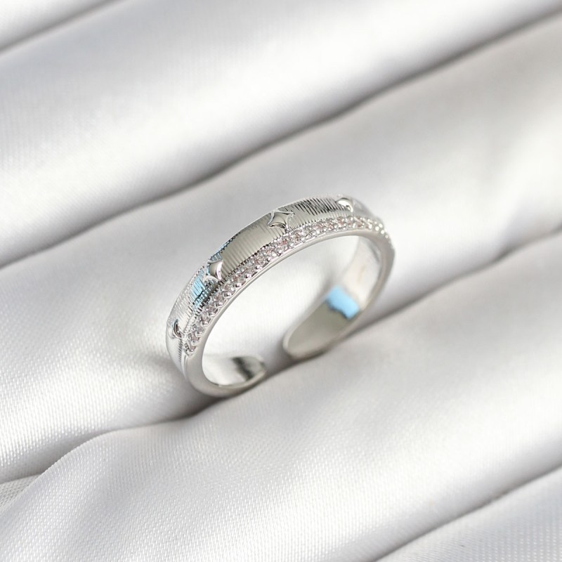 Gümüş Renk Şerit Zirkon Taşlı Kadın Yüzük