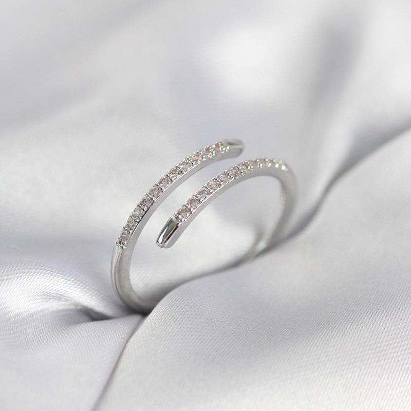 Gümüş Renk Yılan Kuyruk Model Zirkon Taşlı Kadın Yüzük