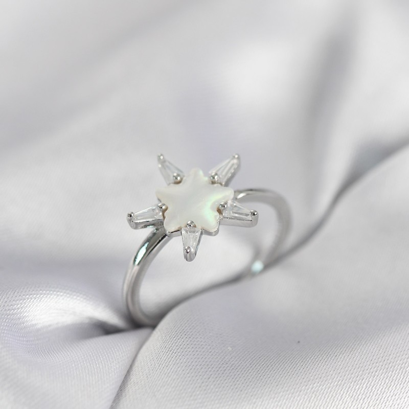 Gümüş Renk Yıldız Model Sedefli Zirkon Taşlı Kadın Yüzük