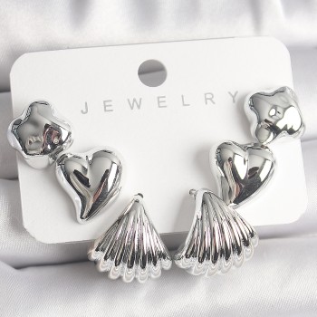 Gümüş Renk Yonca Kalp Deniz Kabuğu Figür CCB Kadın Küpe Seti