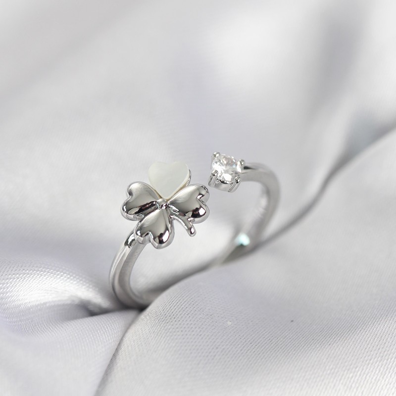 Gümüş Renk Yonca Model Sedefli Kadın Yüzük