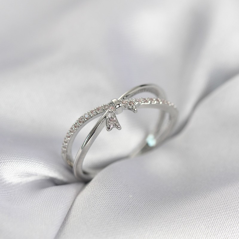 Gümüş Renk Zirkon Taşlı Fiyonk Model Kadın Yüzük