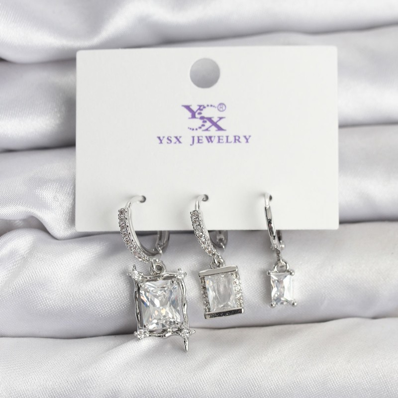 Gümüş Renk Zirkon Taşlı Kadın Küpe