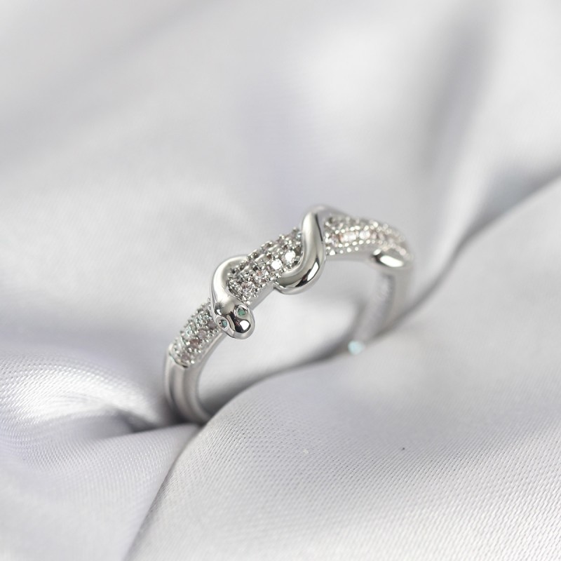 Gümüş Renk Zirkon Taşlı Sarmal Yılan Model Kadın Yüzük