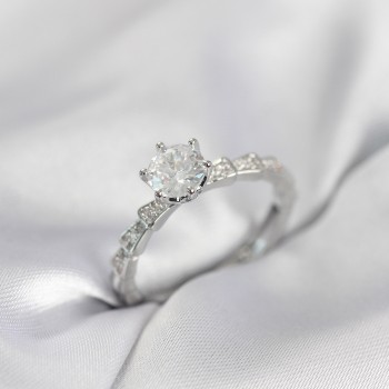 Gümüş Renk Zirkon Taşlı Tek Taş Model Kadın Yüzük