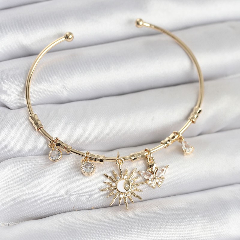 Güneş Charmlı Gold Renk Pirinç Kadın Bileklik