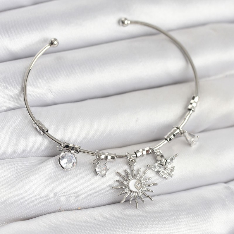 Güneş Charmlı Gümüş Renk Pirinç Kadın Bileklik