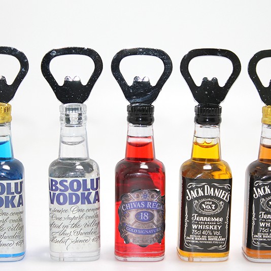 İkonik İçecek Şişesi Tasarımlı Magnetli Şişe Açacağı - Model 1 