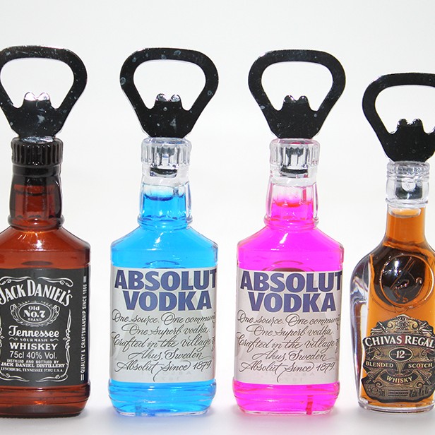 İkonik İçecek Şişesi Tasarımlı Magnetli Şişe Açacağı - Model 3