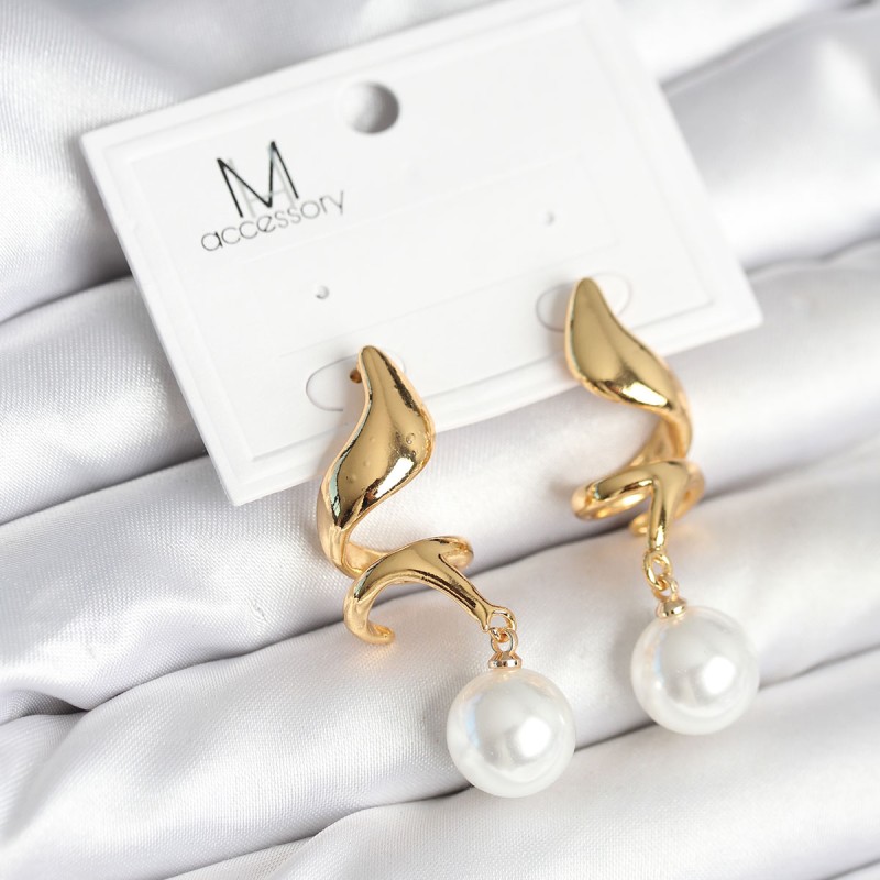 inci Detaylı Sarmal Model Gold Renk Pirinç Kadın Küpe