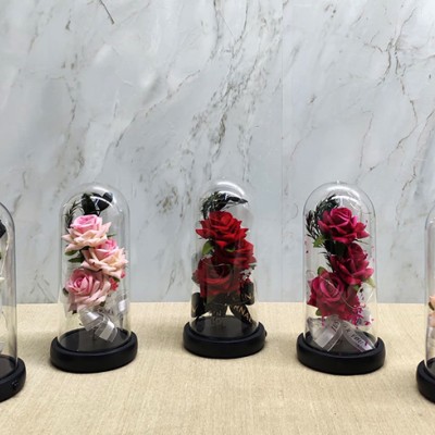 Işıklı Müzikli Cam Fanus İçinde Romantik Gül  