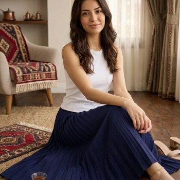 Kadın 90 Cm Saten Kumaş Pliseli Midi Etek Şık ve Zarif Tasarım - Lacivert